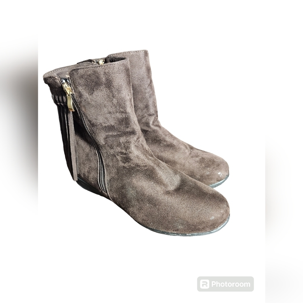 Her style brown suede bohemian fringe ankle bootie womens size 8.